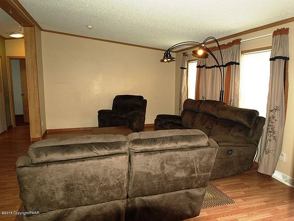 3rd image of 178 Ashley Ln