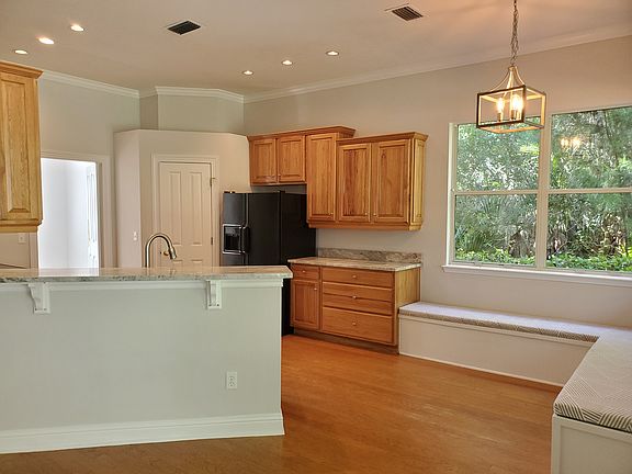 light & bright kitchen nook
