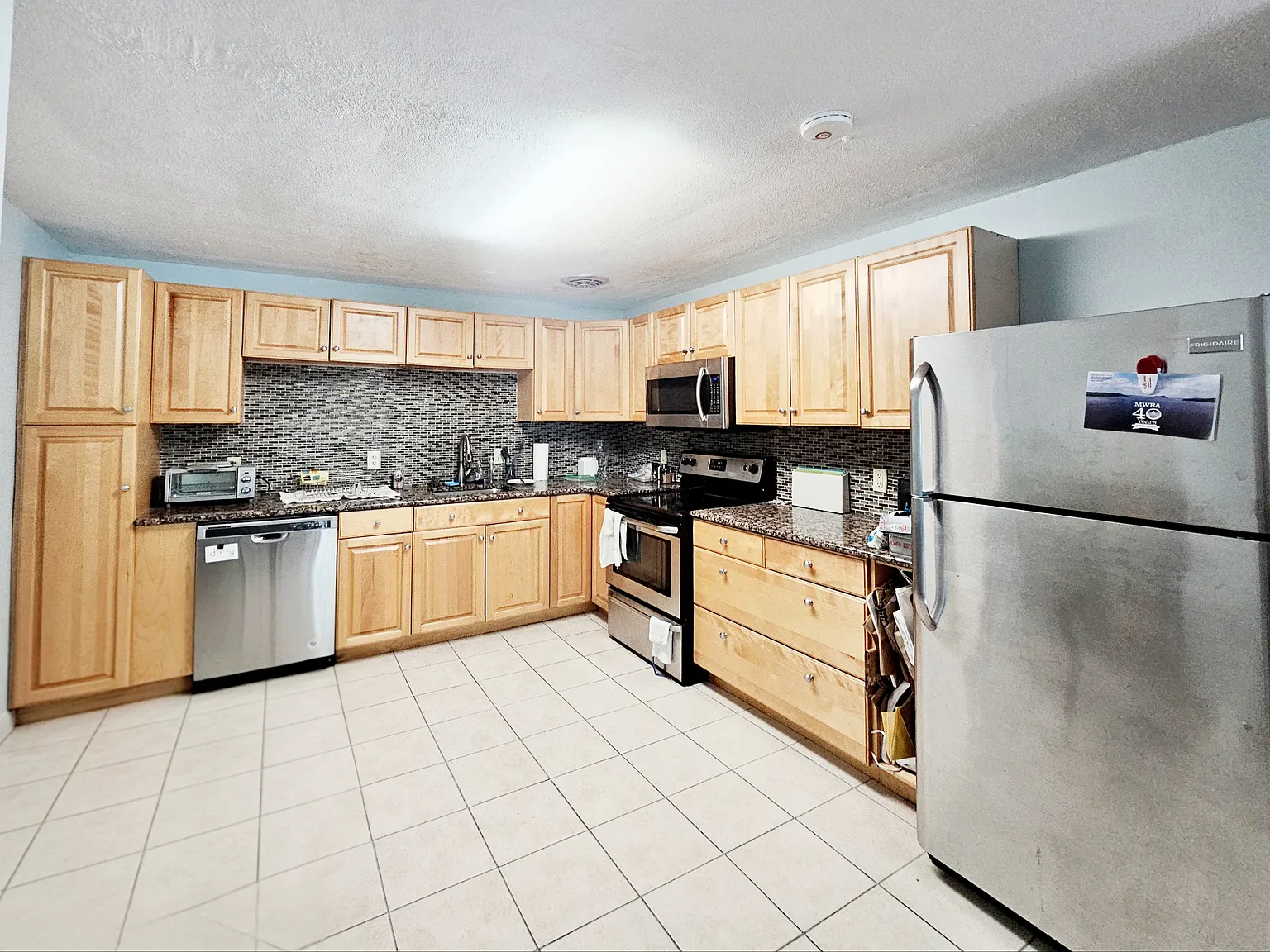 205 Kent St — Photo 4