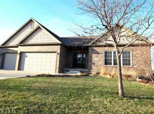 111 White Tail St, Hudson, IL 61748