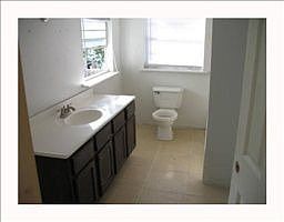 4th image of 2986 Sun Pointe Ct