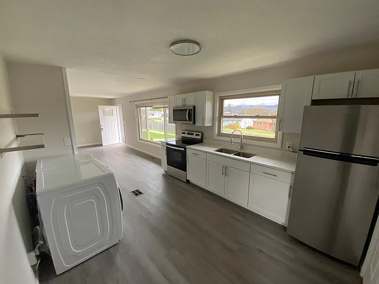 324 Greenway Dr #324 — Photo 3