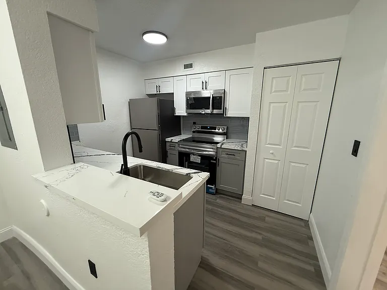 2820 N Oakland Forest Dr #107 — Photo 6