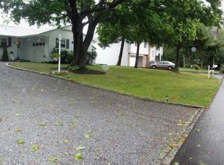 3 Whiting Rd, East Quogue, NY 11942