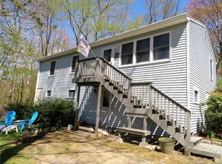 2 Cranberry Dr, Uncasville, CT 06382
