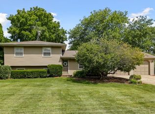 9N711 Tipi Ln, Elgin, IL 60124