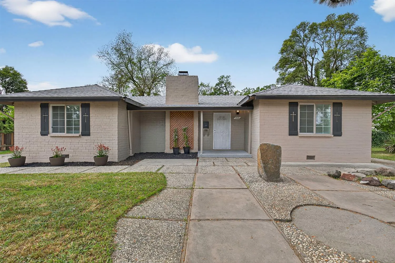 900 Bryte Ave photo 1