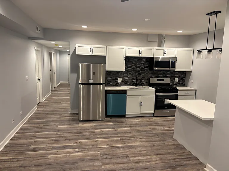 6148 S Saint Lawrence Ave — Photo 9