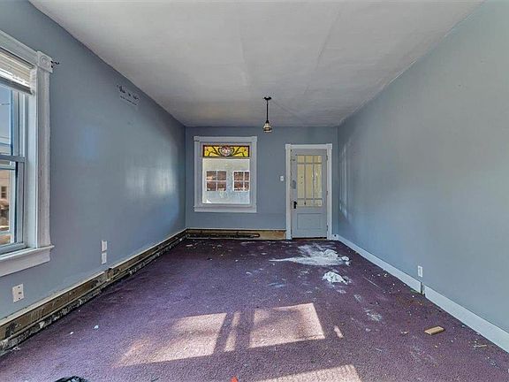 5th image of 160 W Abbott St