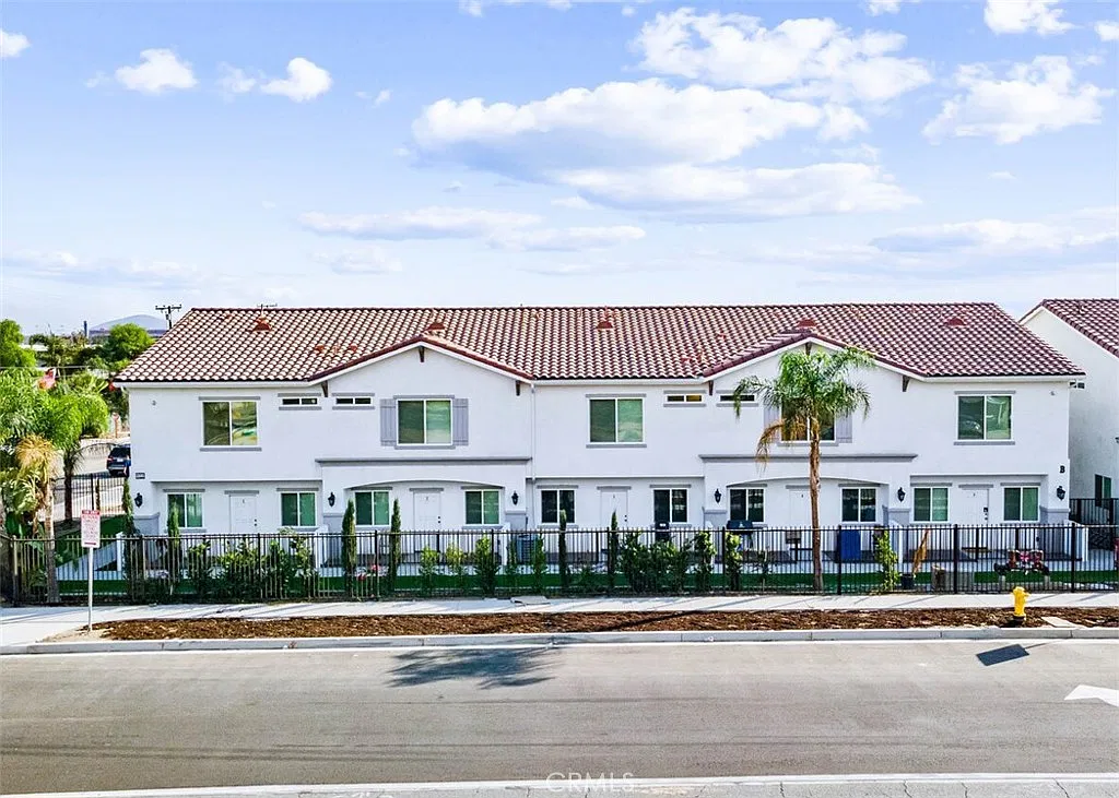3 bed, 1625 sqft, $2,950 — Photo 1