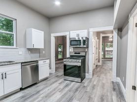 501 E Springer Ave, Guthrie, OK