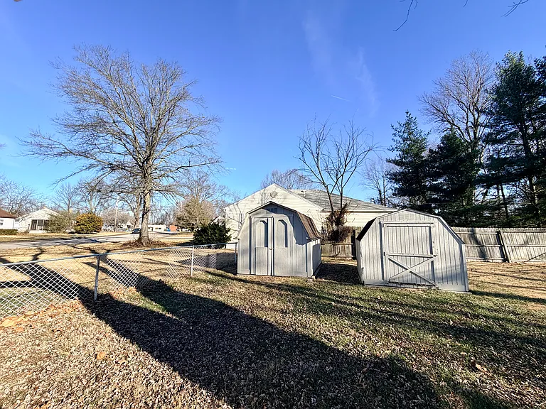 1031 S Parker Dr — Photo 17