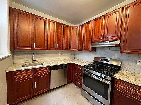 2nd image of 109 Park Ln S #A