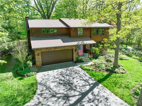 205 Blake Hill Rd, East Aurora, NY 14052