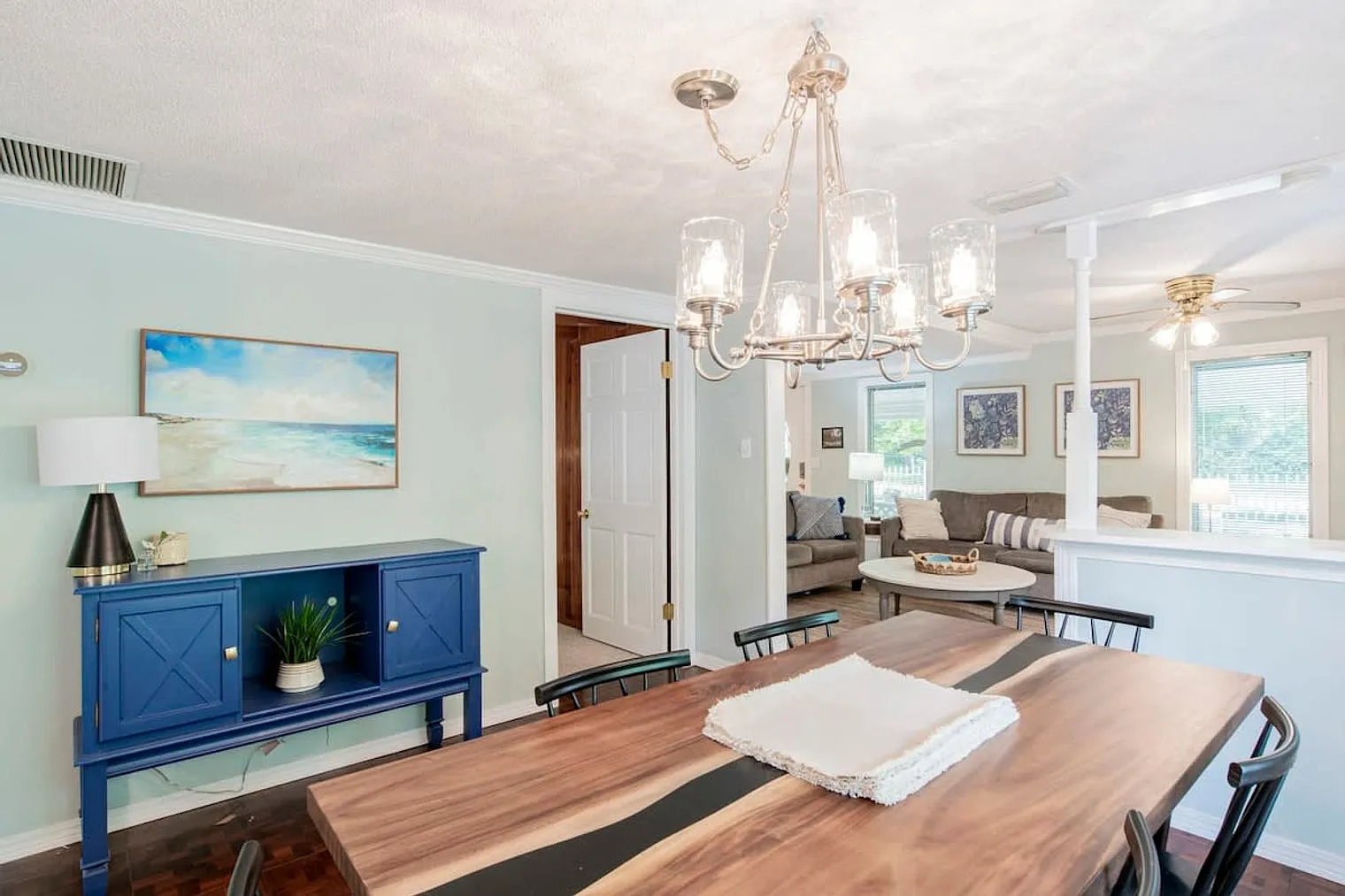 3 bed, 2.0 bath, 1593 sqft, $2,547 — Photo 1