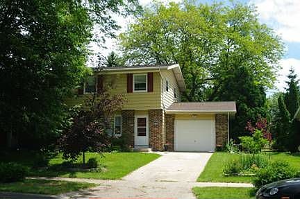 Manicured Front Lawn