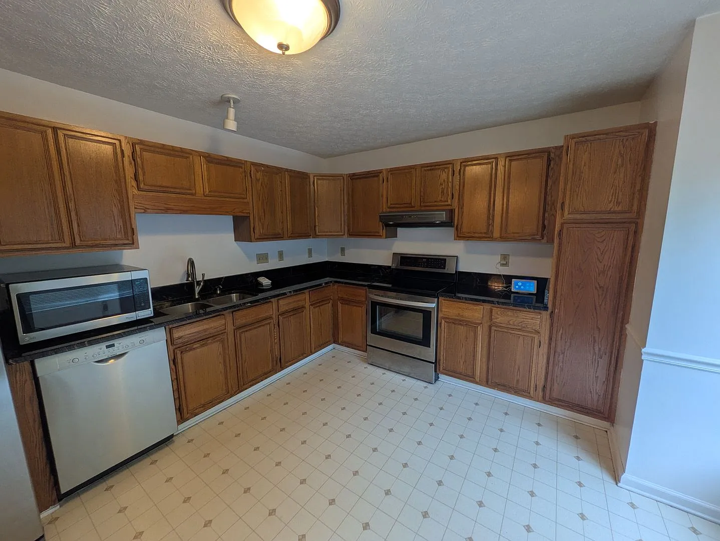 6008 Yeaton Glenn Drive — Photo 3