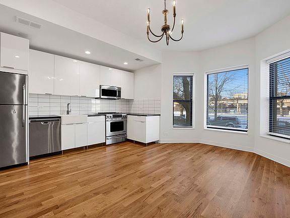 3rd image of 4911 S Calumet Ave APT 2N