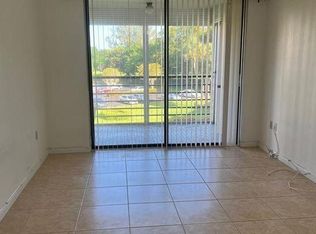 1000 Saint Charles Pl APT 320, Hollywood, FL 33026