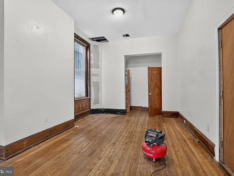 4011 Pine St — Photo 44