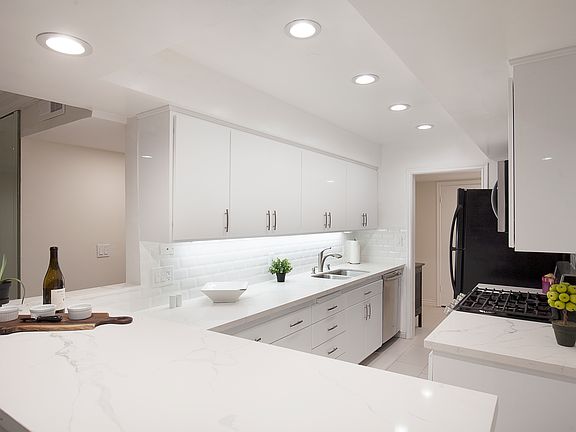 4th image of 6708 Hillpark Dr APT 202
