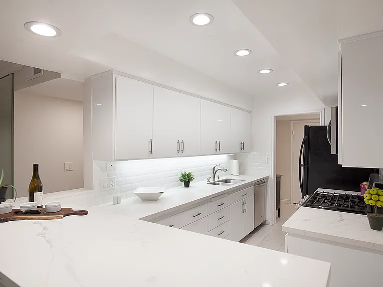 6708 Hillpark Dr #202 — Photo 5