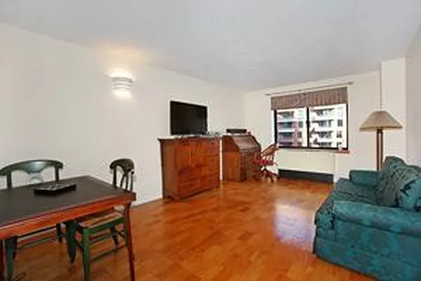 Rented by Douglas Elliman | media 28