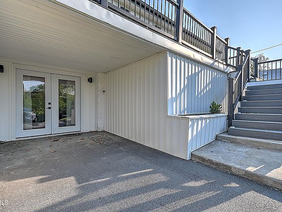 3rd image of 2413 Catherine St