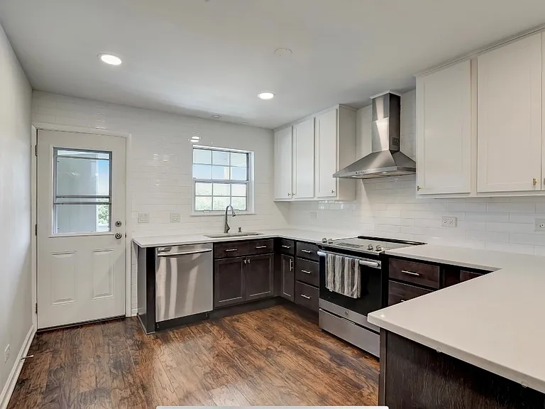 120 E Winchester Rd — Photo 14