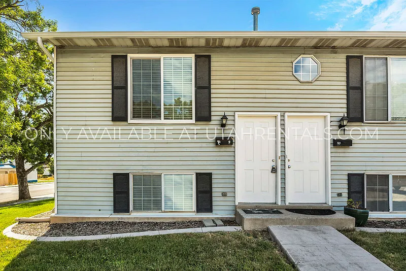 3 bed, 1.0 bath, 1073 sqft, $1,450 — Photo 3