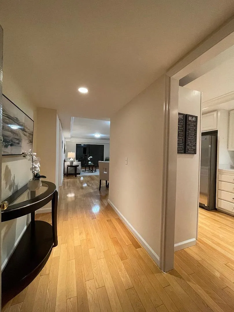 1 bed, 947 sqft, $3,000 — Photo 3