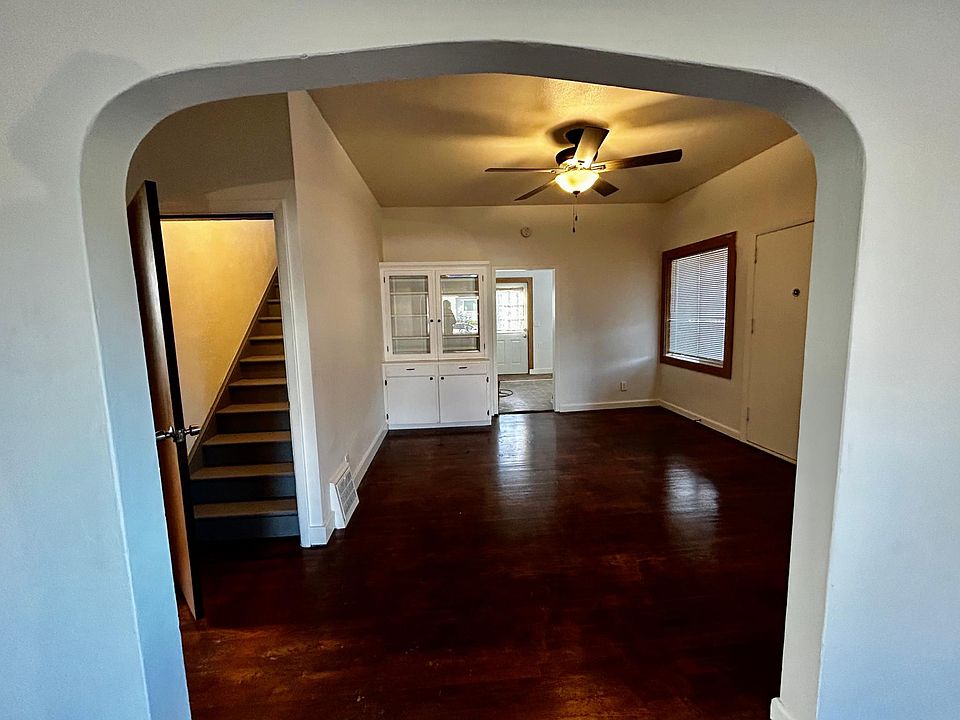 Entry / Dining Room