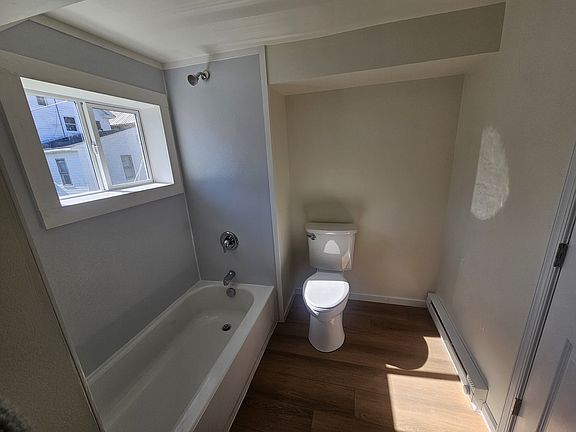 5th image of 415 1/2 Faulkner Ave #B