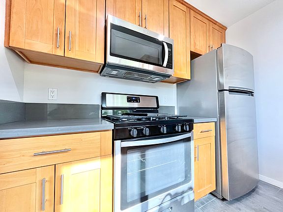 5th image of 8337 Blackburn Ave #P7