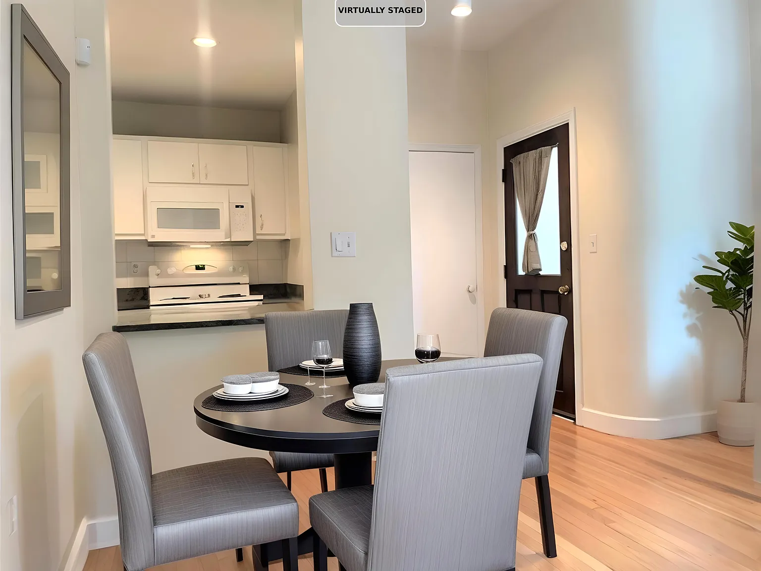 425 Marlborough St — Photo 4