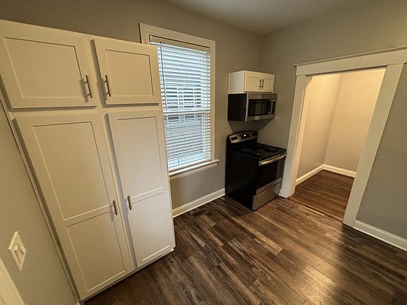 3rd image of 1917 Crane Ave #1