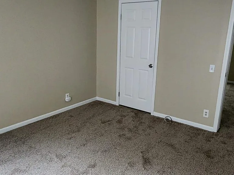 323 E Muir Ave — Photo 14
