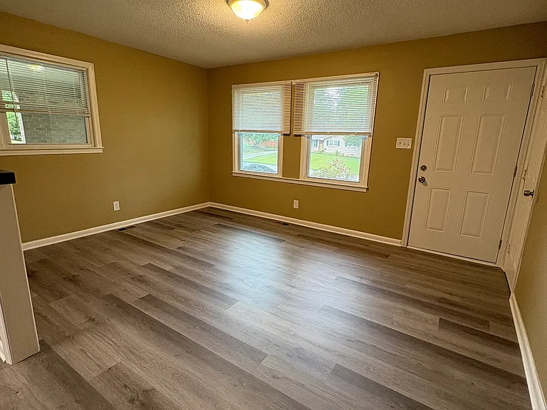 1641 Woodhaven Rd — Photo 5