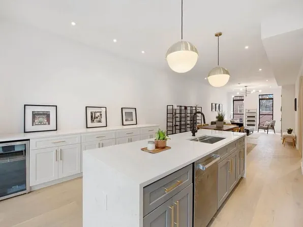 563 Putnam Avenue image 1 of 12