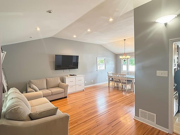 3rd image of 10 Wedgewood Dr