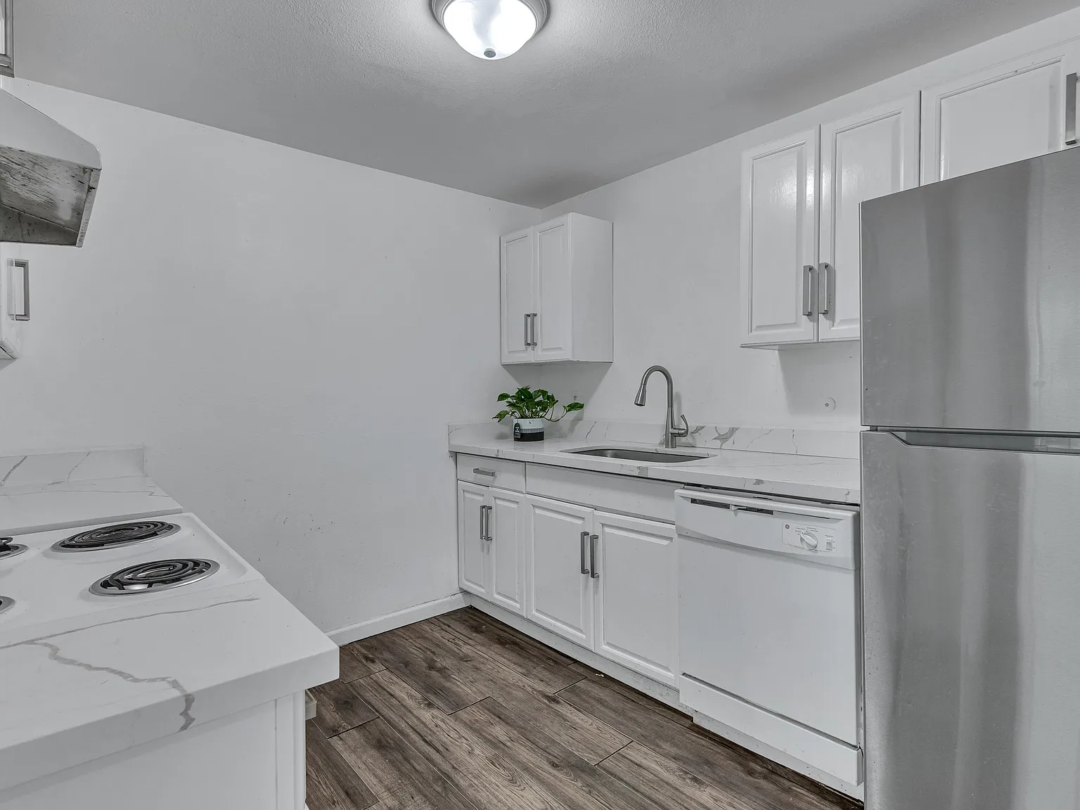 3 bed, 1200 sqft, $2,199 — Photo 3