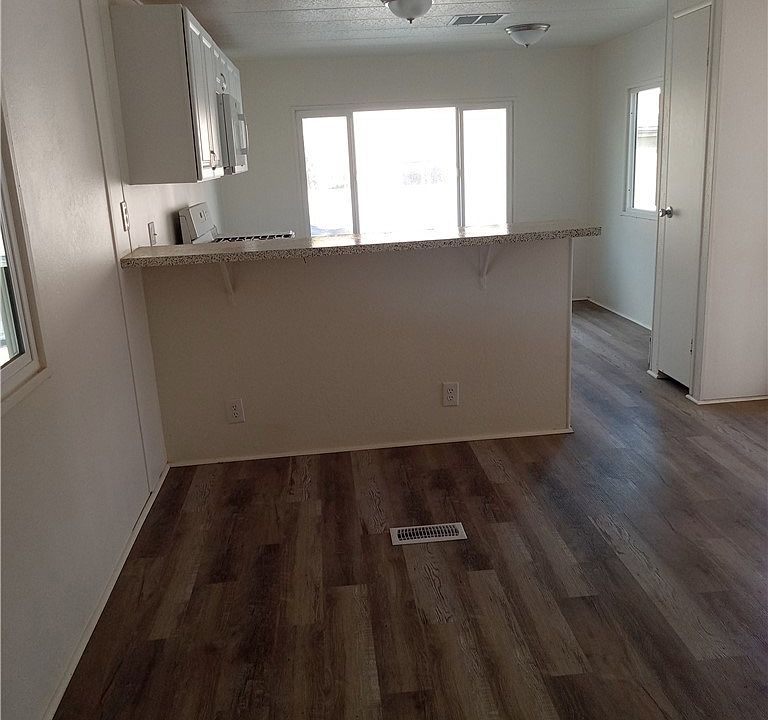 2nd image of 1600 S San Jacinto Ave Space 113