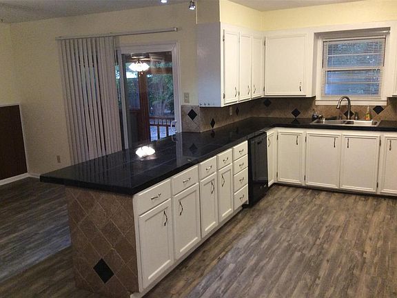 3rd image of 658 Glenhaven Dr