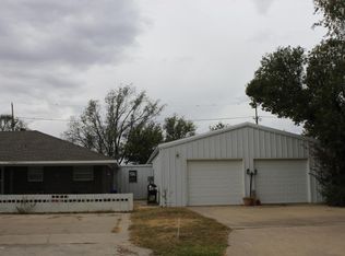 605 Maple Ave, Panhandle, TX 79068