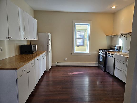 3rd image of 85 Wood St Floor 2