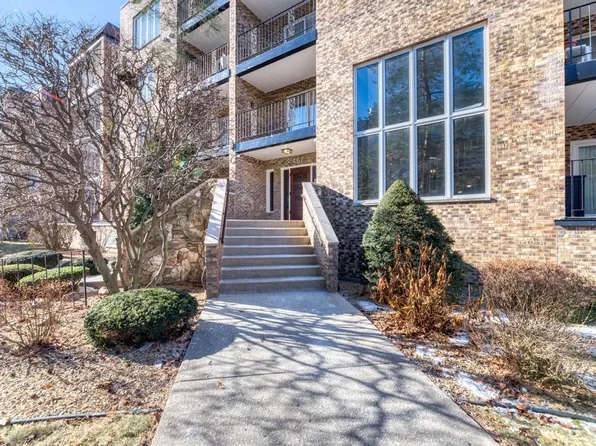 467 Hiawatha Trl APT 110, Wood Dale, IL 60191