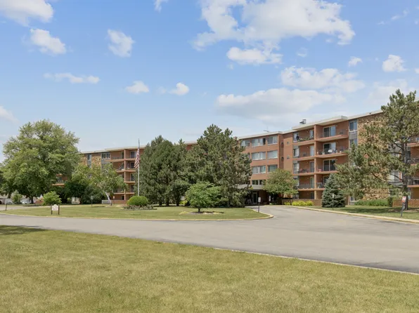 16 E Old Willow Rd APT 202S, Prospect Heights, IL 60070