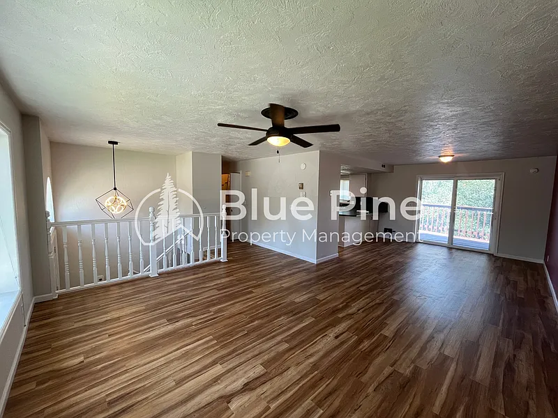 3 bed, 2.5 bath, 2135 sqft, $1,895 — Photo 4