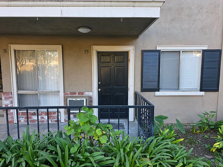 660 S Glassell St #95 — Photo 4