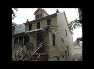 15830 77th Ave, Fresh Meadows, NY 11366